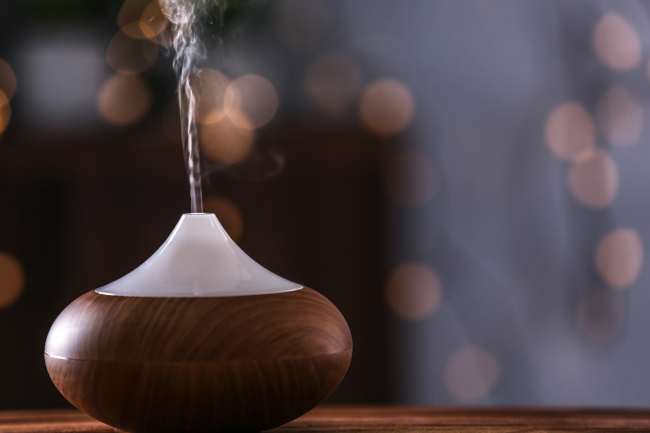 A table with an aromatherapy diffuser